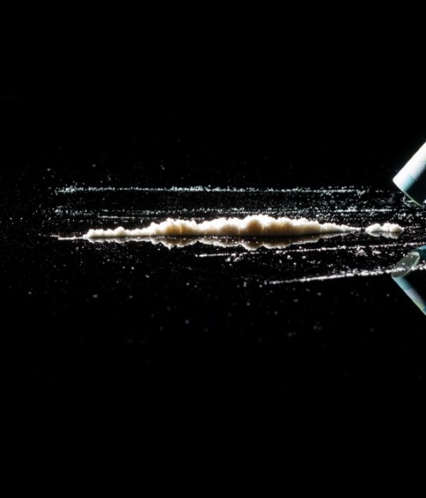 Man,Hands,Rolls,Banknote,For,Using,Cocaine,Powder,Lines.,Drug